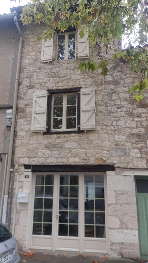 Apartamento Maison Paisible Avec Parking Montpezat-de-Quercy Exterior foto